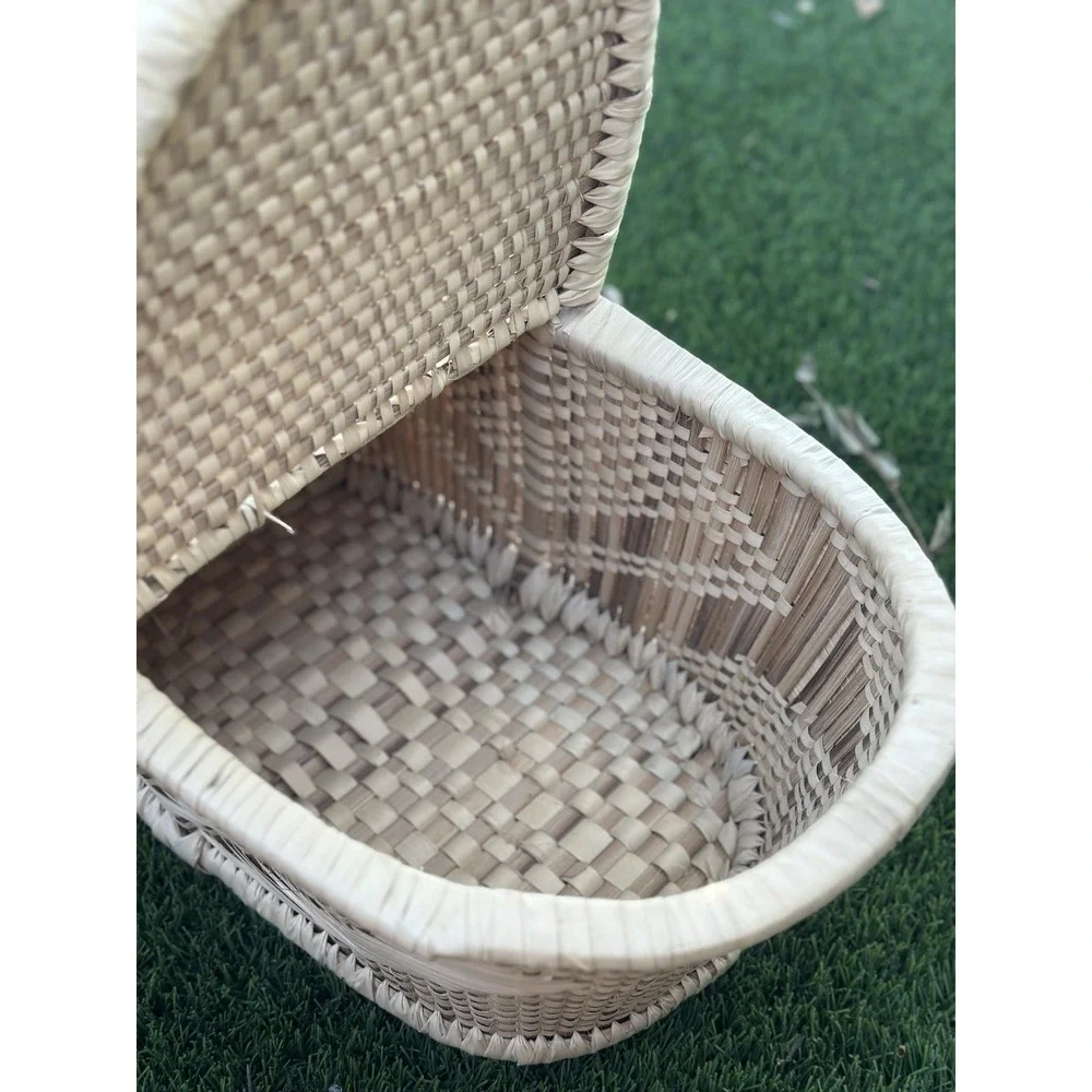 Large Wicker Reed Oval Picnic Basket with Wicker Handle and Lid Natural